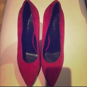 Red suede pumps 👠 shoes. 5 inch heels.